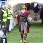Valentin Cretu costumat iese pe teren inaintea meciului de fotbal dintre FCSB si Universitatea Craiova, din cadrul Play off-ului Superligii Superbet, desfasurat pe Arena Nationala din Bucuresti, sambata 17 mai 2025. © FOTO:SPORT PICTURES