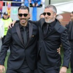 Elias Charalambous si Mihai Stoica costumati ies pe teren inaintea meciului de fotbal dintre FCSB si Universitatea Craiova, din cadrul Play off-ului Superligii Superbet, desfasurat pe Arena Nationala din Bucuresti, sambata 17 mai 2025. © FOTO:SPORT PICTURES